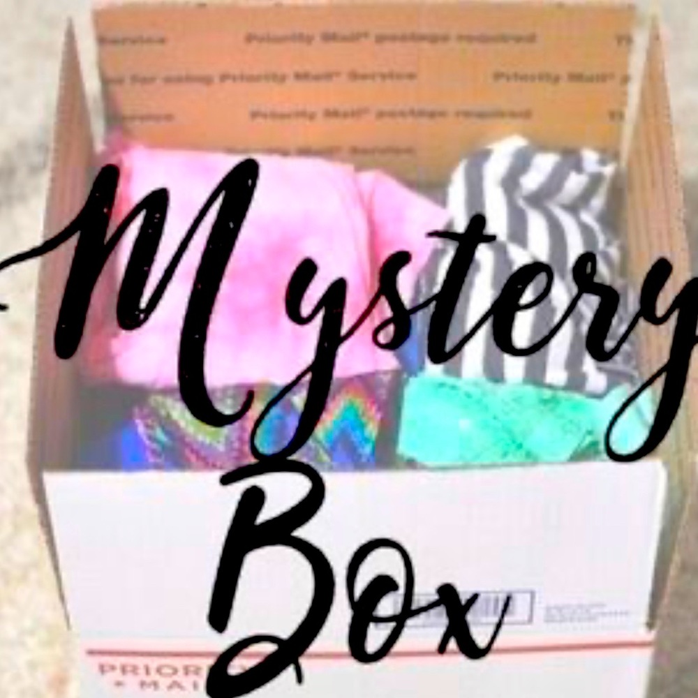 Mystery box 📦 #12 women’s size medium